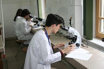 Șapte elevi din județ s-au calificat la Olimpiada Națională de Biologie de la Piatra Neamț