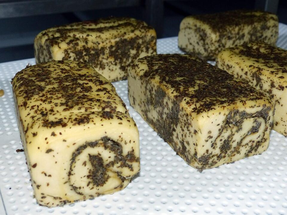 Specialități de cașcaval produse la fabrica Aida de la Gălănești