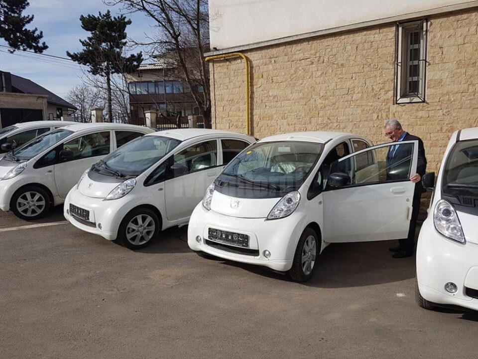 Parcul auto al Primăriei Suceava, dotat cu mașini 100% electrice