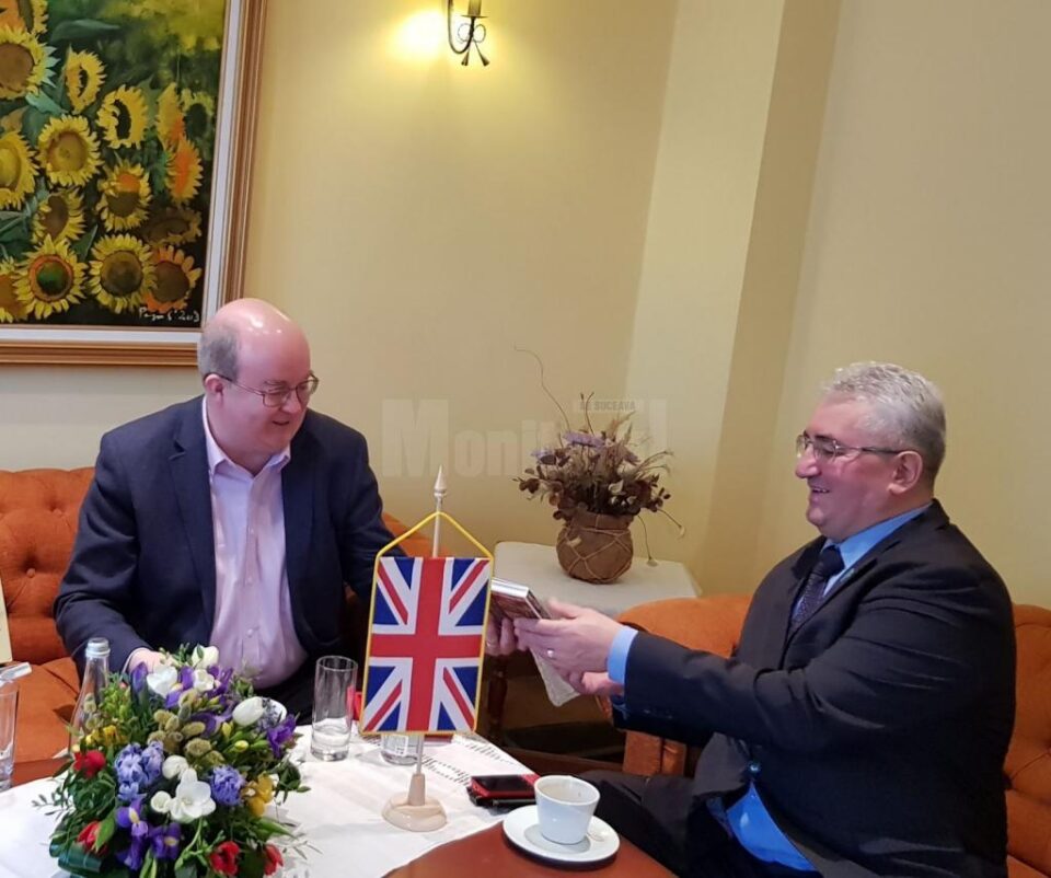 Primarul Sucevei s-a întâlnit cu ambasadorul Marii Britanii, la sediul municipalității Primarul Sucevei s-a întâlnit cu ambasadorul Marii Britanii, la sediul municipalității