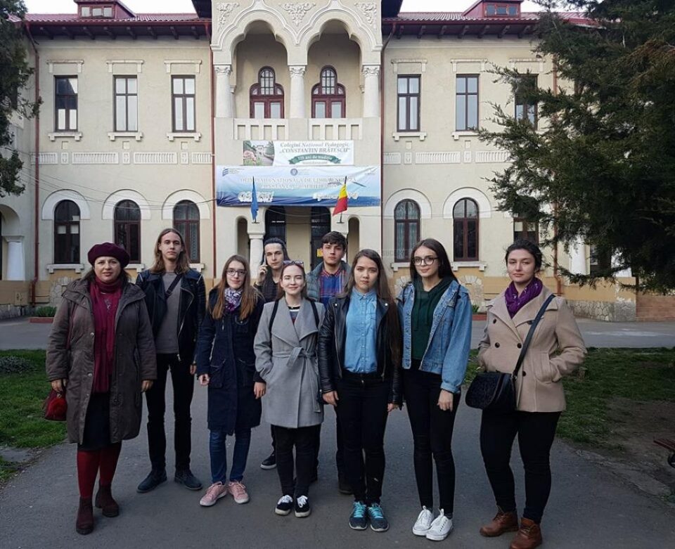 Lotul judetean alaturi de prof. Laura Salciuc