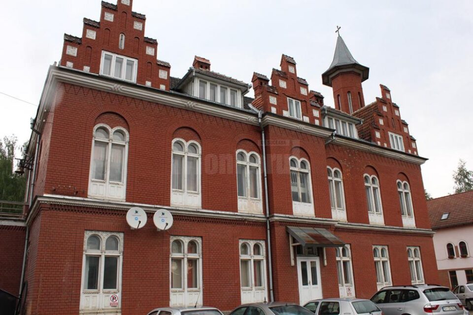 Casa Vladimir din Vatra Dornei, locul în care sunt hrăniți zilnic aproximativ 100 de copii sărmani Casa Vladimir din Vatra Dornei, locul în care sunt hrăniți zilnic aproximativ 100 de copii sărmani