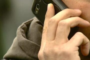 Persoanele care au fost contactate telefonic de către indivizi necunoscuți au realizat că ceva nu este în ordine și au întrerupt convorbirea. Foto: vestea.net