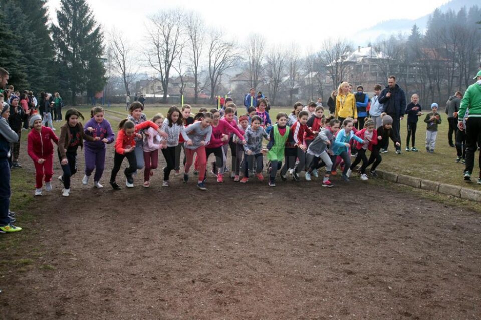Peste 250 de copii și juniori au participat la etapa județeană a naționalelor de cros