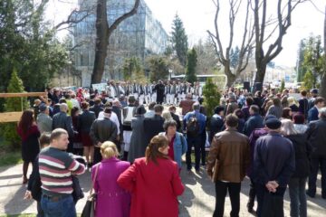 Participare numeroasă a sucevenilor la concertul de clopote și toacă din centrul Sucevei