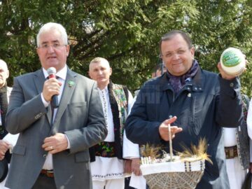 Participare numeroasă a sucevenilor la concertul de clopote și toacă din centrul Sucevei