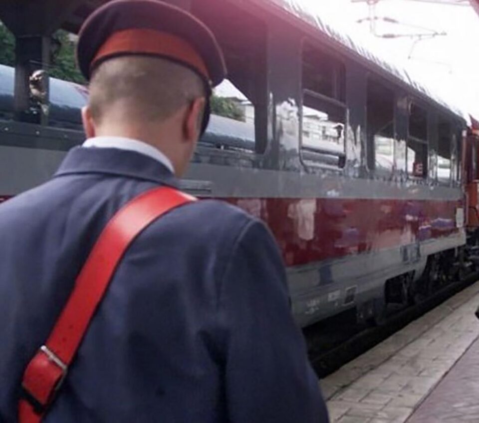 Doi „nași” de tren au fost atacați și loviți de un grup de romi FOTO adevarul.ro