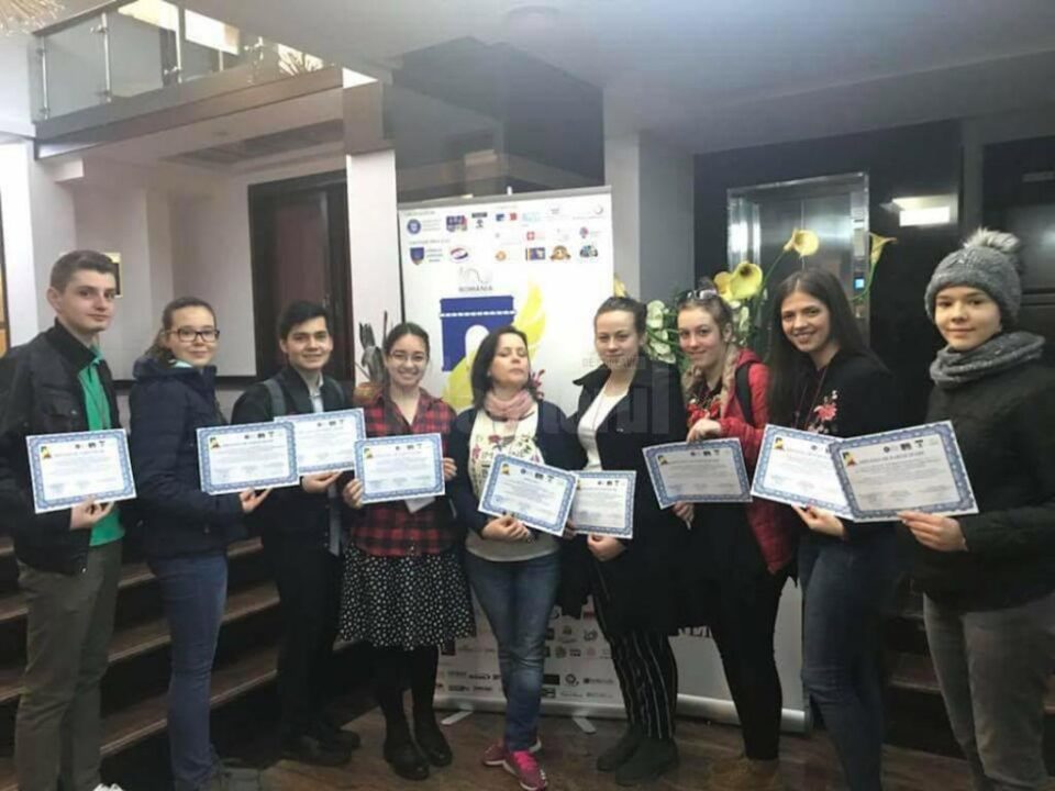 Lotul sucevean, alături de prof. Laurica Ciurari