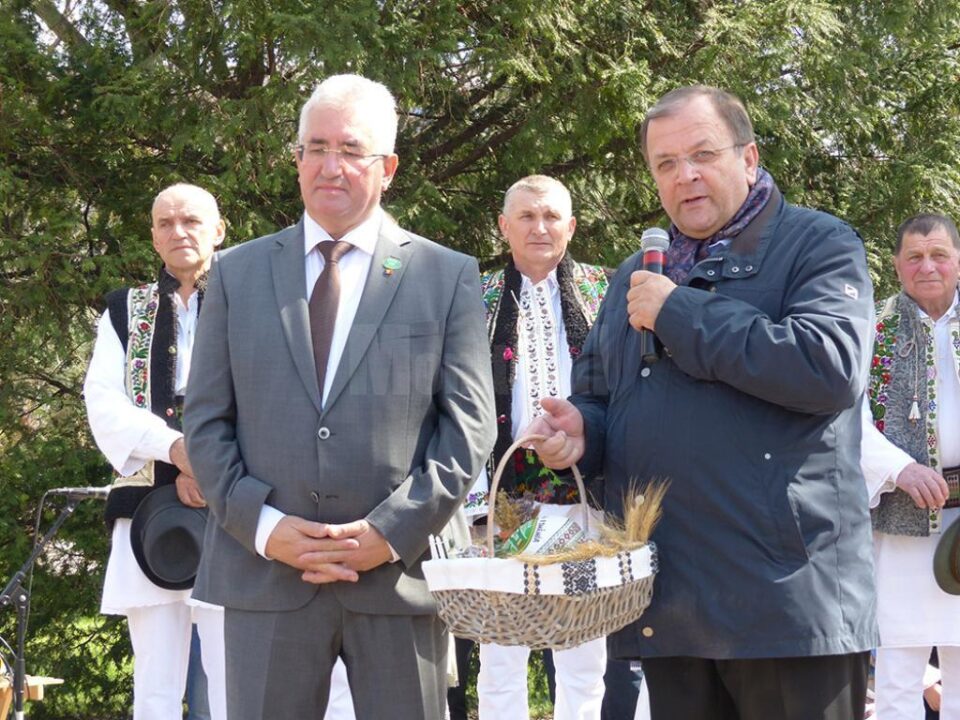 Autoritățile sucevene i-au îndemnat pe cei prezenți să păstreze tradițiile