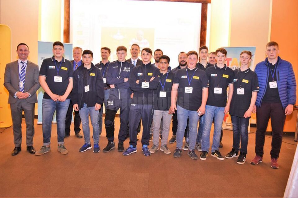 Bursierii programului „Rugby pentru toți copiii" din Gura Humorului s-au întâlnit cu mentorii lor
