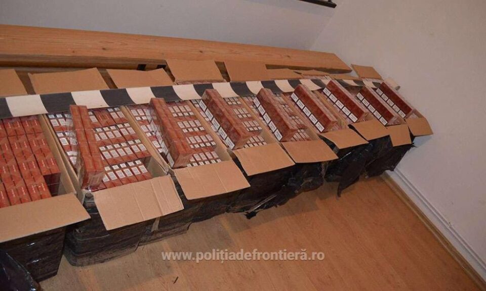 Coletele cu țigări de contrabandă au fost confiscate