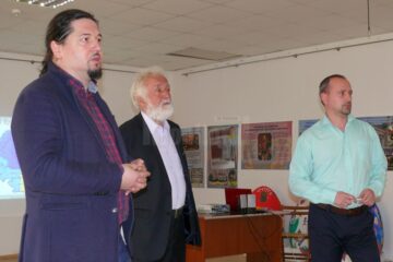 Preotul Teodor Brădățanu, istoricul Constantin Bulboacă și prof. dr. Codrin Bența