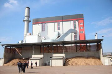 Bioenergy, societatea care asigură căldură și apă caldă în casele sucevenilor racordați la sistemul centralizat, a fost dată în judecată de Primăria Suceava pentru recuperarea unor debite restante