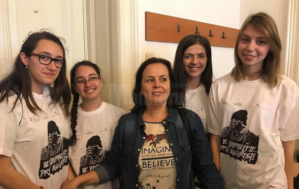 Echipa câștigătoare alături de prof. Laurica Ciurari