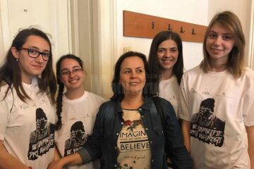Echipa câștigătoare alături de prof. Laurica Ciurari