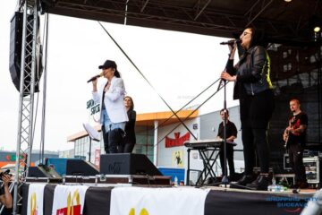 Peste 5.000 de suceveni au cântat împreună cu Andra la Shopping City Suceava