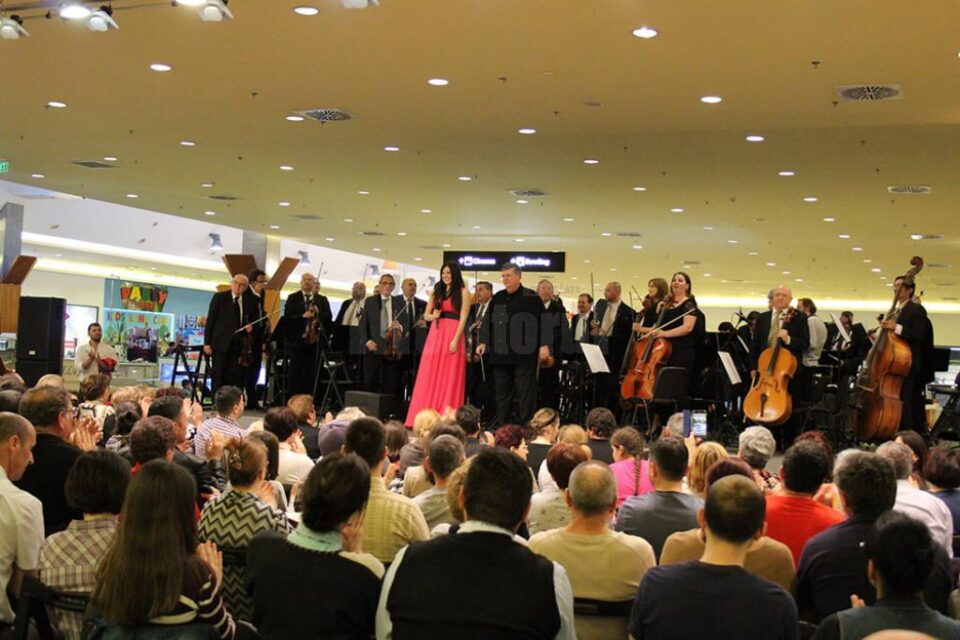 Paula Seling a fermecat publicul sucevean, alături de Orchestra Filarmonicii de Stat Botoșani