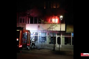 Panica în centrul Sucevei, în urma unui incendiu provocat de o tigara aprinsa