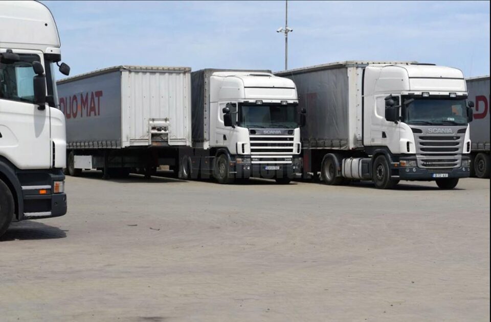 Logistica firmei Duo Mat, la noul sediu din Ițcani, de la gară spre balastieră