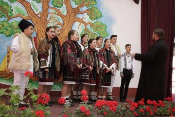 Simpozionul internațional „Armonie prin joc și cânt, port și cuvânt", la Cajvana