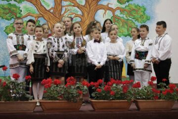 Simpozionul internațional „Armonie prin joc și cânt, port și cuvânt", la Cajvana