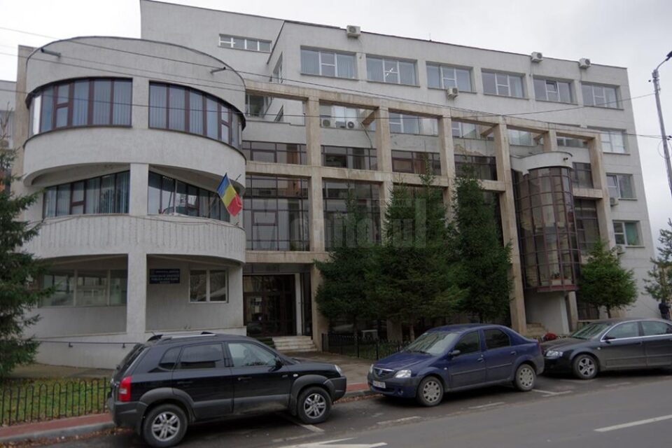 12 angajați ai DSP Suceava au salariile de bază diminuate între 4,4% și 23,7%