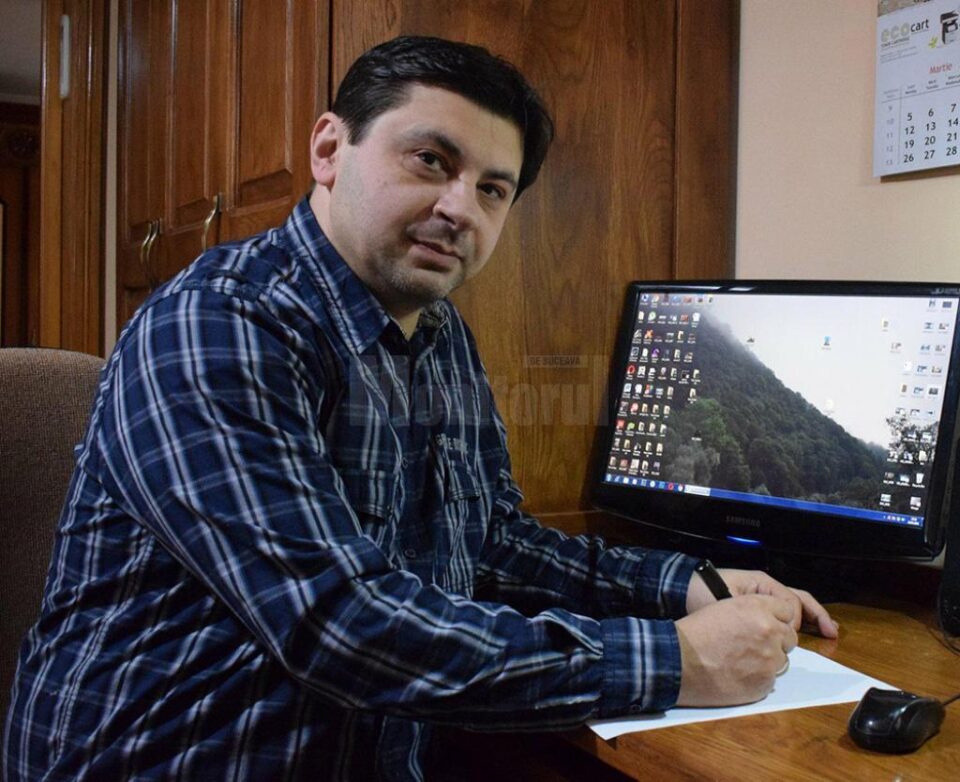 Lucian Dimitriu, inspector pentru problemele educaționale ale romilor, și corealizator al sondajului Lucian Dimitriu, inspector pentru problemele educaționale ale romilor, și corealizator al sondajului
