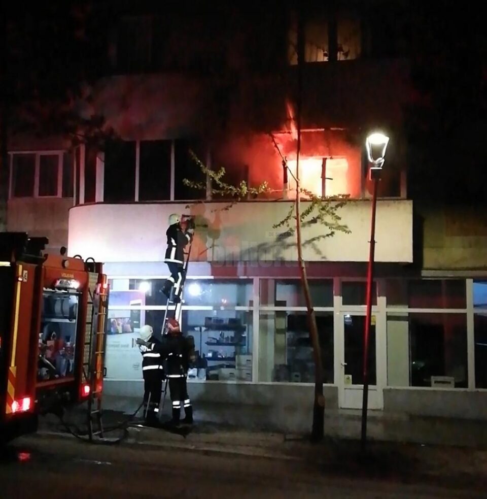 Incendiul a izbucnit într-una din camerele apartamentului, înainte de ora 21.00