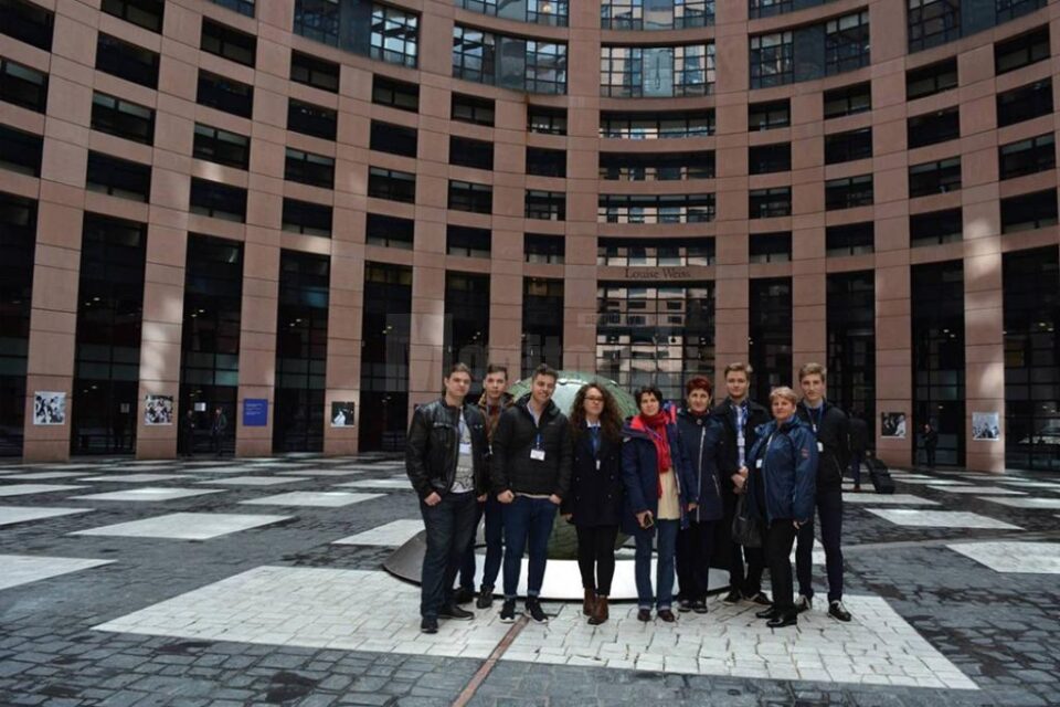 Șase elevi și trei profesori de la Colegiul Tehnic „Mihai Băcescu” din Fălticeni ,la Strasbourg