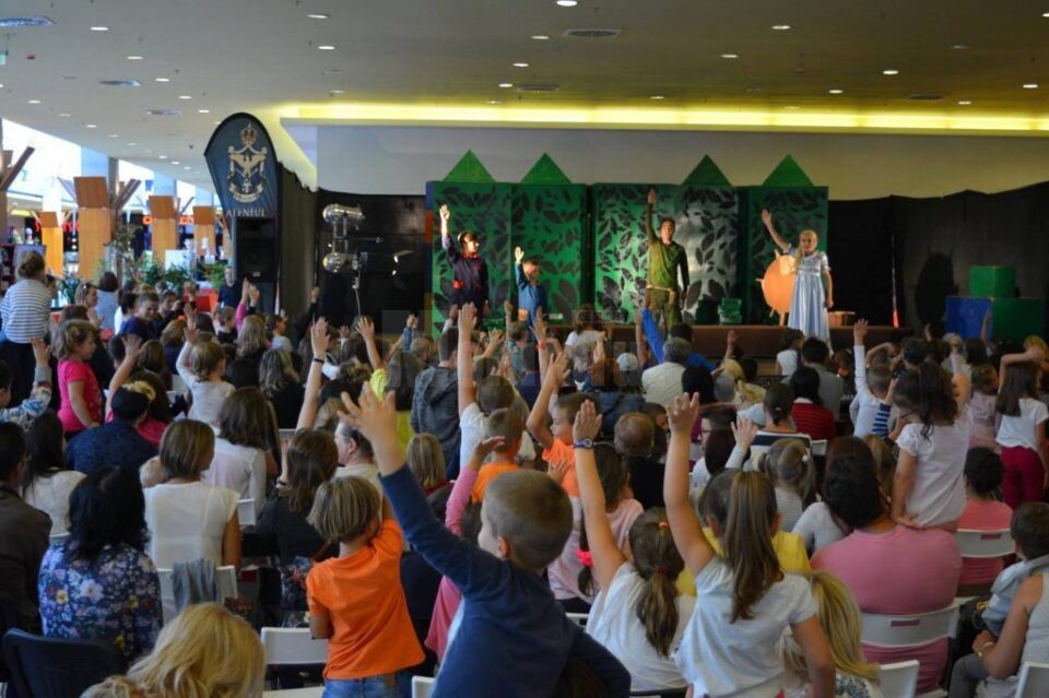 Spectacol de teatru la Iulius Mall Suceava
