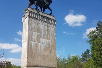 Statuia ecvestră a domnitorului Ștefan cel Mare, de pe platoul Cetății de Scaun, este în plin proces de reabilitare