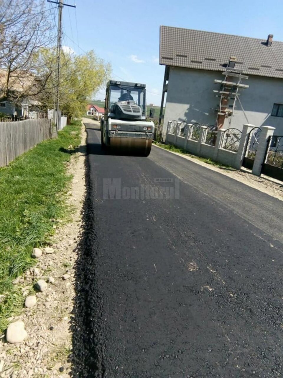 A început programul de asfaltări în comuna Moara