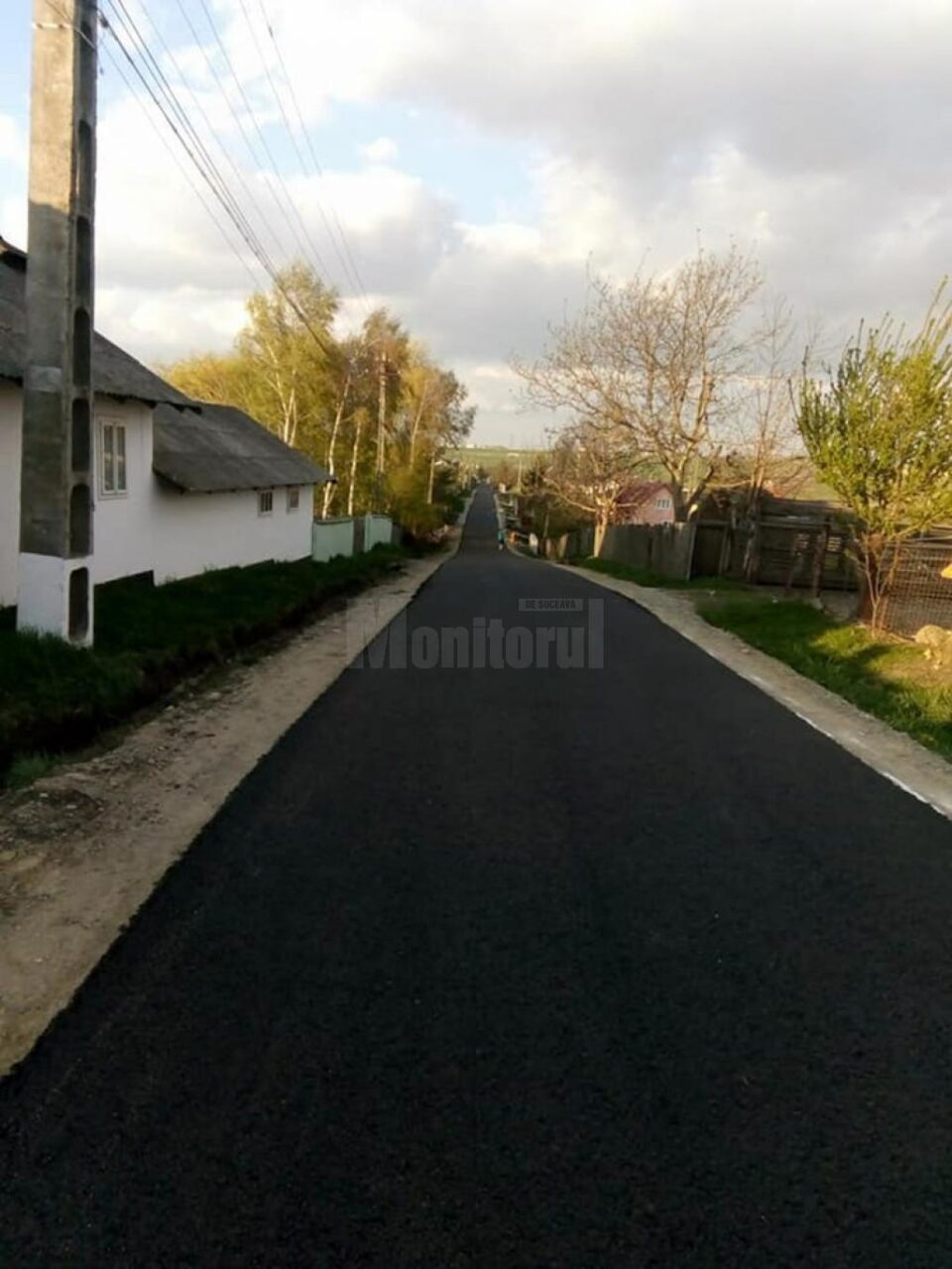 Două drumuri cu o lungime de aproximativ 1,2 km au fost modernizate cu lucrări derulate din fonduri proprii