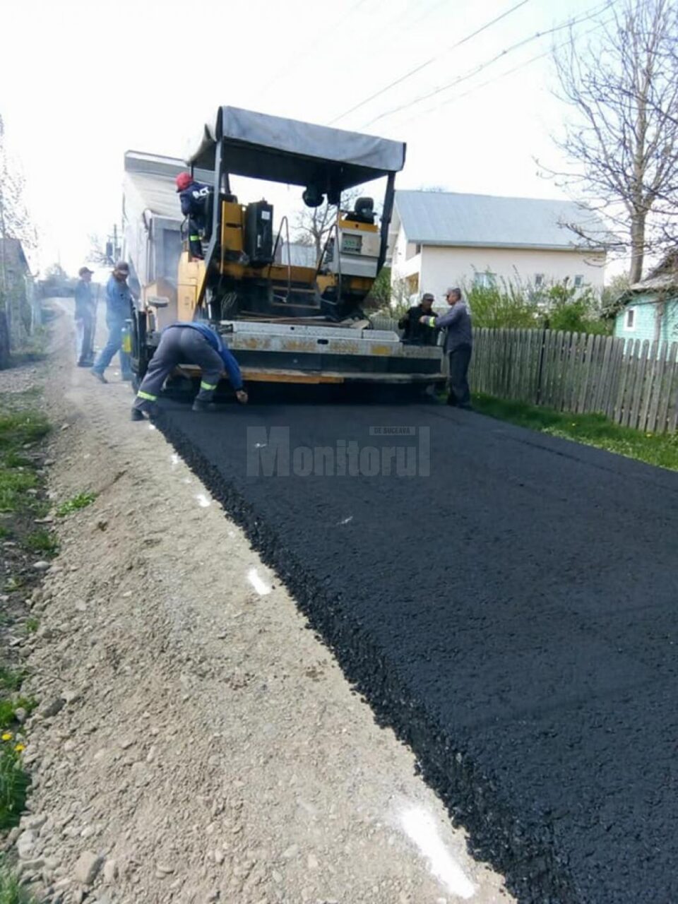 A început programul de asfaltări în comuna Moara