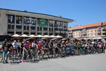 Sute de persoane au pornit din centrul orașului, la o plimbare pe două roți, inițiată de "Suceava pe bicicletă"