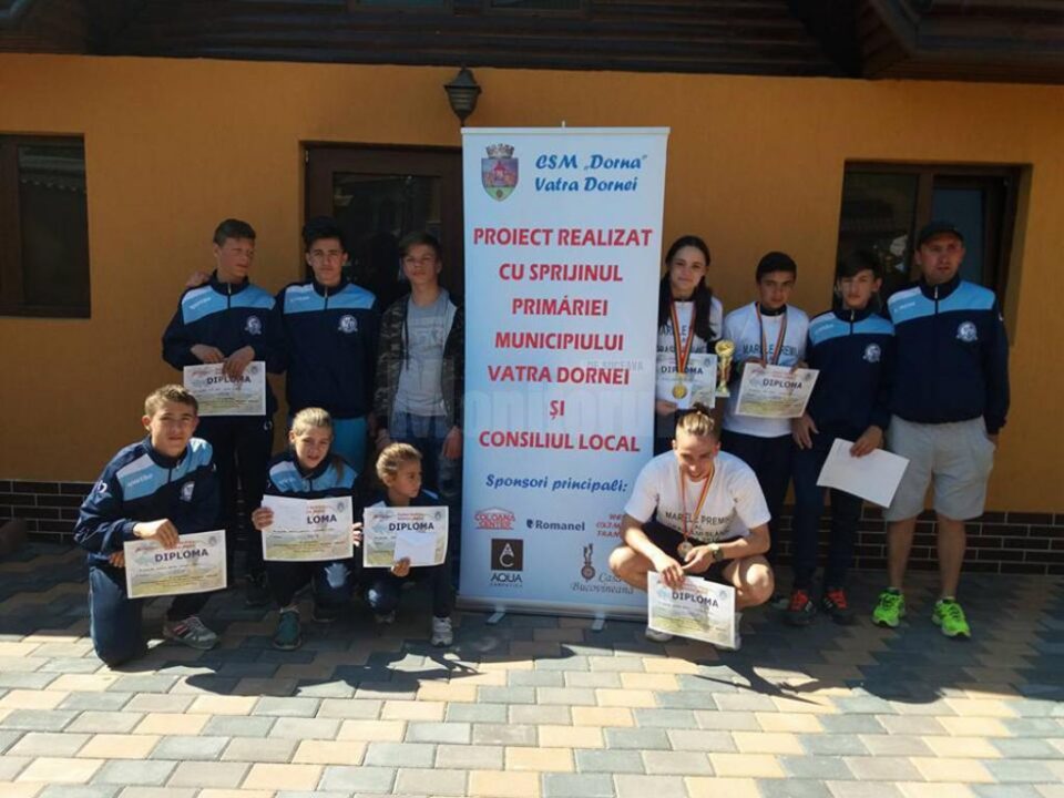 Atleții de la CSM Dorna Vatra Dornei alături de antrenorul Cristian Prasneac