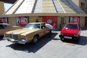 Alăturări spectaculoase: Dacia Lăstun, lângă un Chrysler New Yorker