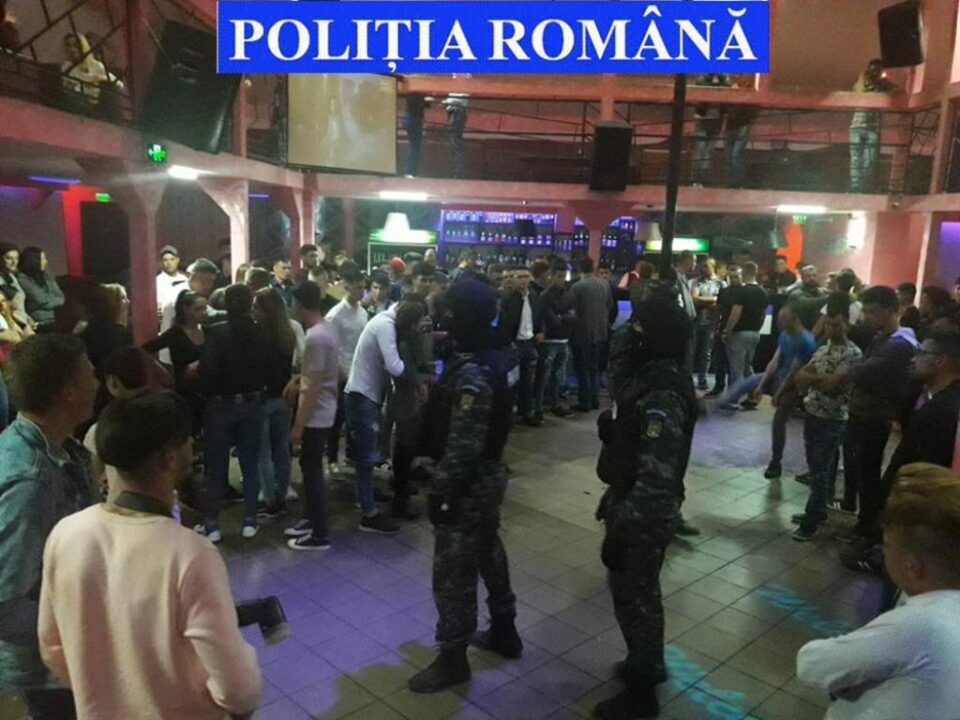 Percheziții corporale efectuate de luptătorii de la Serviciul de Acțiuni Speciale