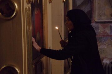 Femeile Mironosițe L-au urmat pe Iisus până la moarte și după moarte, spune PS Varlaam