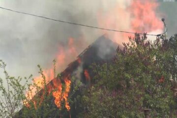 Un incendiu pornit de la un aragaz a distrus locuința unei bătrâne
