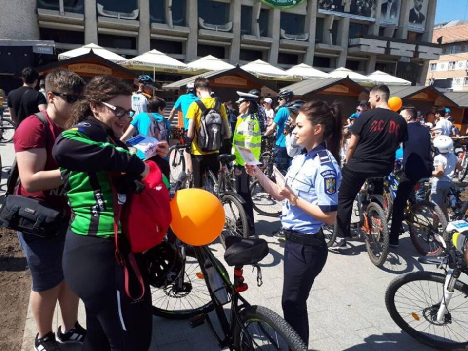 Polițiștii au distribuit materiale de informare privind normele care trebuie respectate