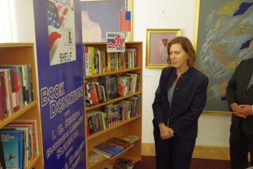 „American Shelf”, inaugurat la Biblioteca Bucovinei, în prezența adjunctului șefului Misiunii Diplomatice a SUA în România