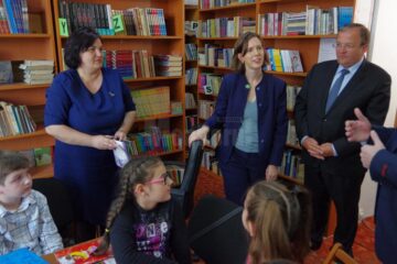 „American Shelf”, inaugurat la Biblioteca Bucovinei, în prezența adjunctului șefului Misiunii Diplomatice a SUA în România