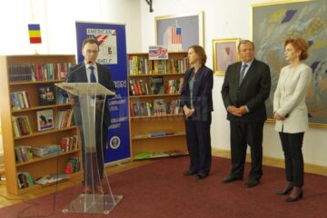 „American Shelf”, inaugurat la Biblioteca Bucovinei, în prezența adjunctului șefului Misiunii Diplomatice a SUA în România