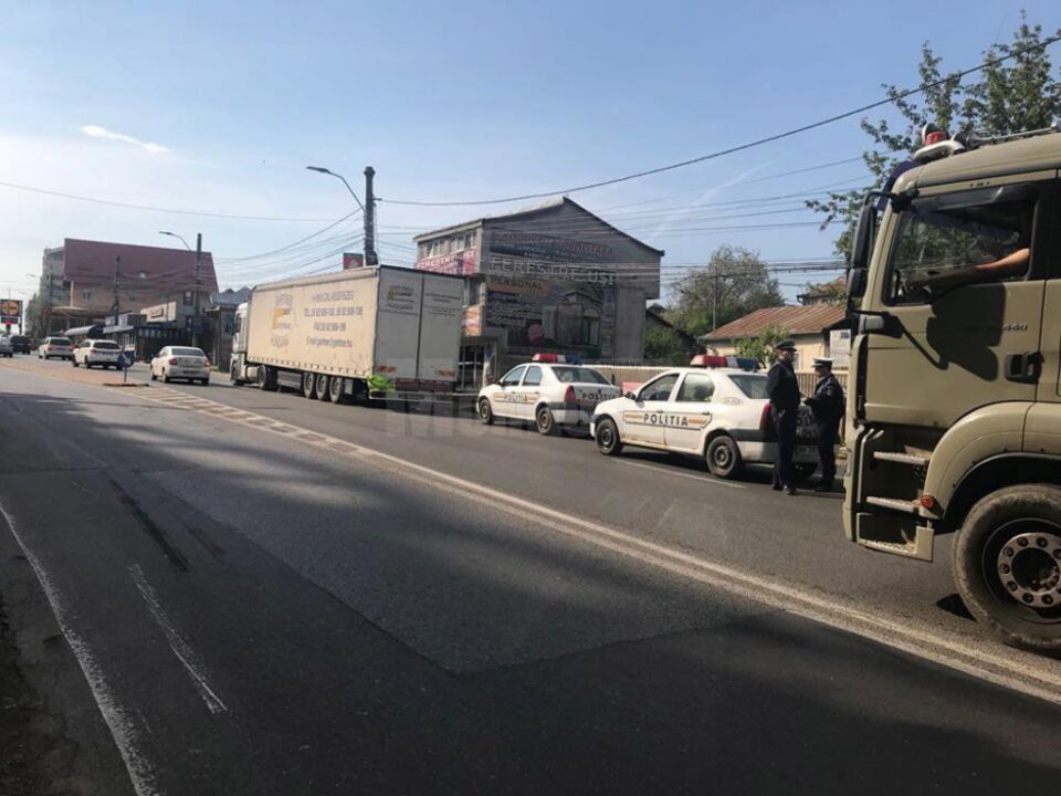 Circulația s-a desfășurat cu dificultate în timpul blocării benzii de circulație