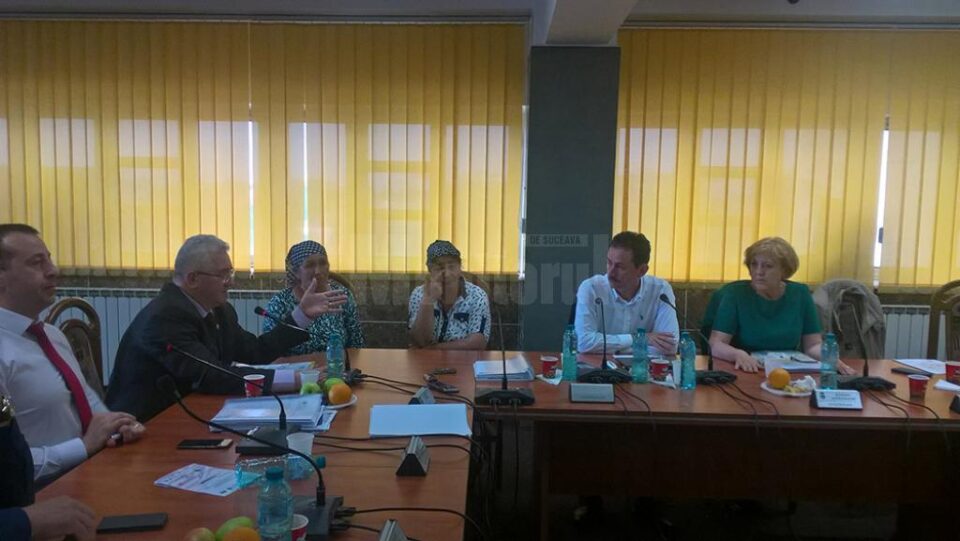 Cele două femei s-au adresat consilierilor locali cu rugămintea de a le legaliza locuințele Cele două femei s-au adresat consilierilor locali cu rugămintea de a le legaliza locuințele