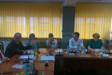 Cele două femei s-au adresat consilierilor locali cu rugămintea de a le legaliza locuințele