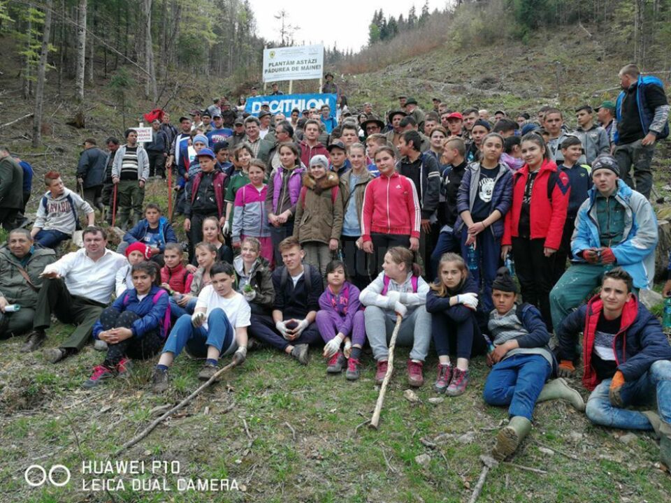 Școală Gimnazială Stulpicani a participat la acțiunea “Plantăm astăzi pădurea de mâine" Școală Gimnazială Stulpicani a participat la acțiunea “Plantăm astăzi pădurea de mâine"