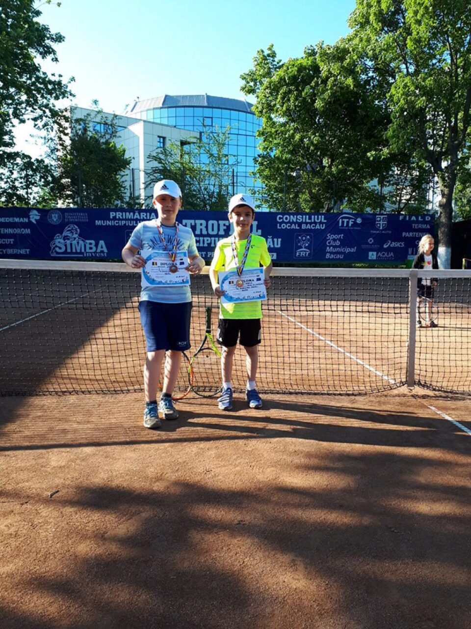Ștefan Savițchi, locul 2 - stânga, Karlo Pinticaru, locul 1 - dreapta