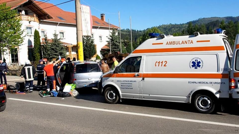 Un italian a murit după ce s-a izbit cu mașina într-un stâlp, fără urme de frânare